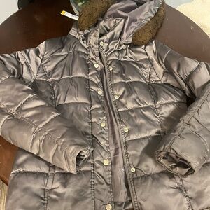 Stylish Metallic Puffer Jacket with Faux Fur
